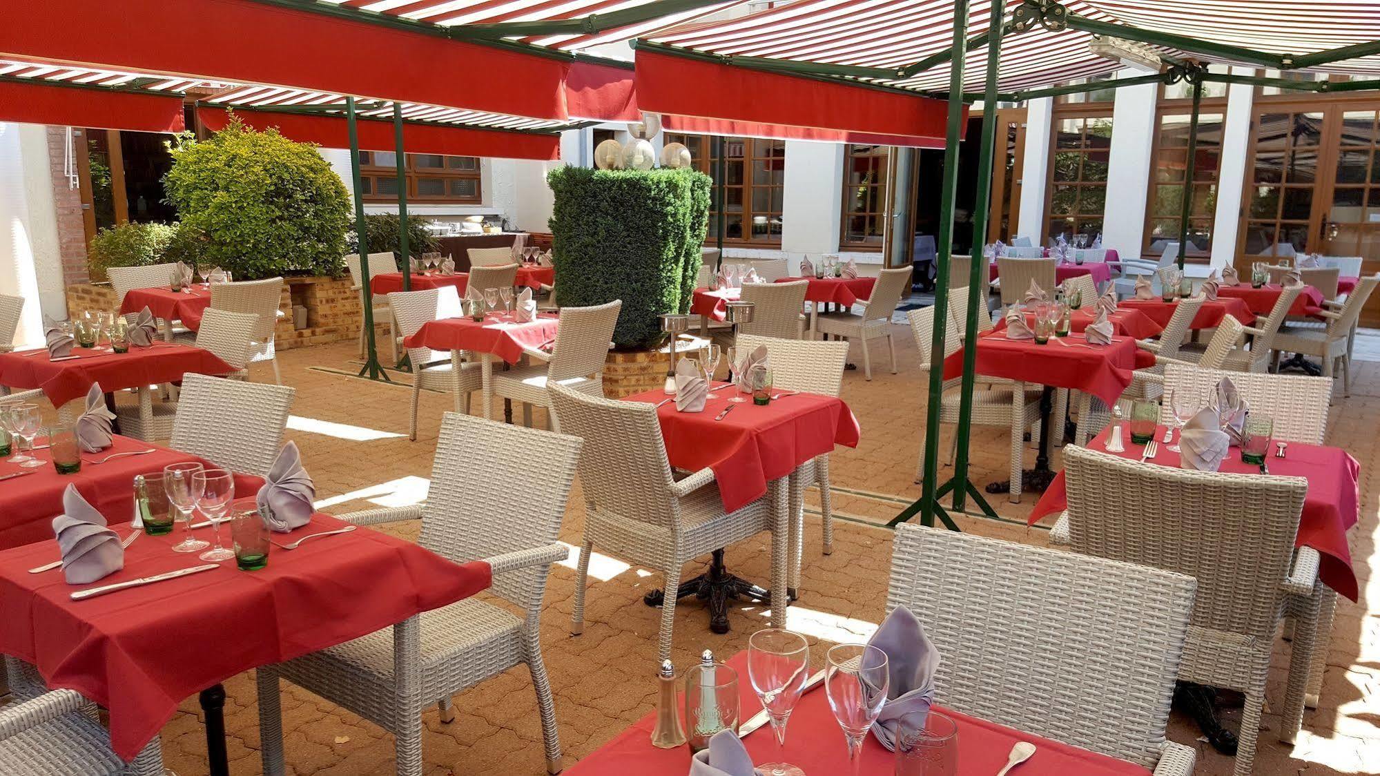 Logis Hotel Saint-Hubert Cour-Cheverny Εξωτερικό φωτογραφία