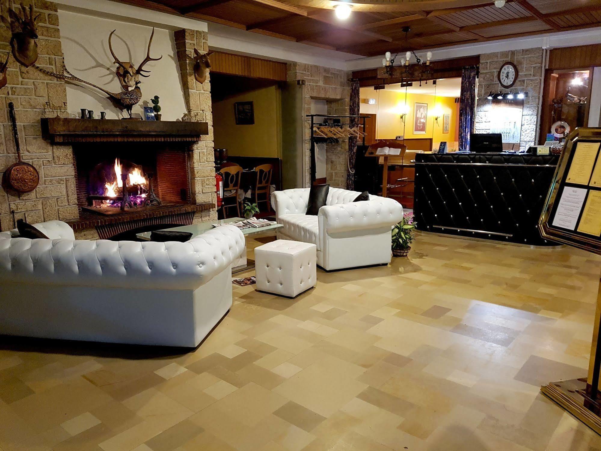 Logis Hotel Saint-Hubert Cour-Cheverny Εξωτερικό φωτογραφία