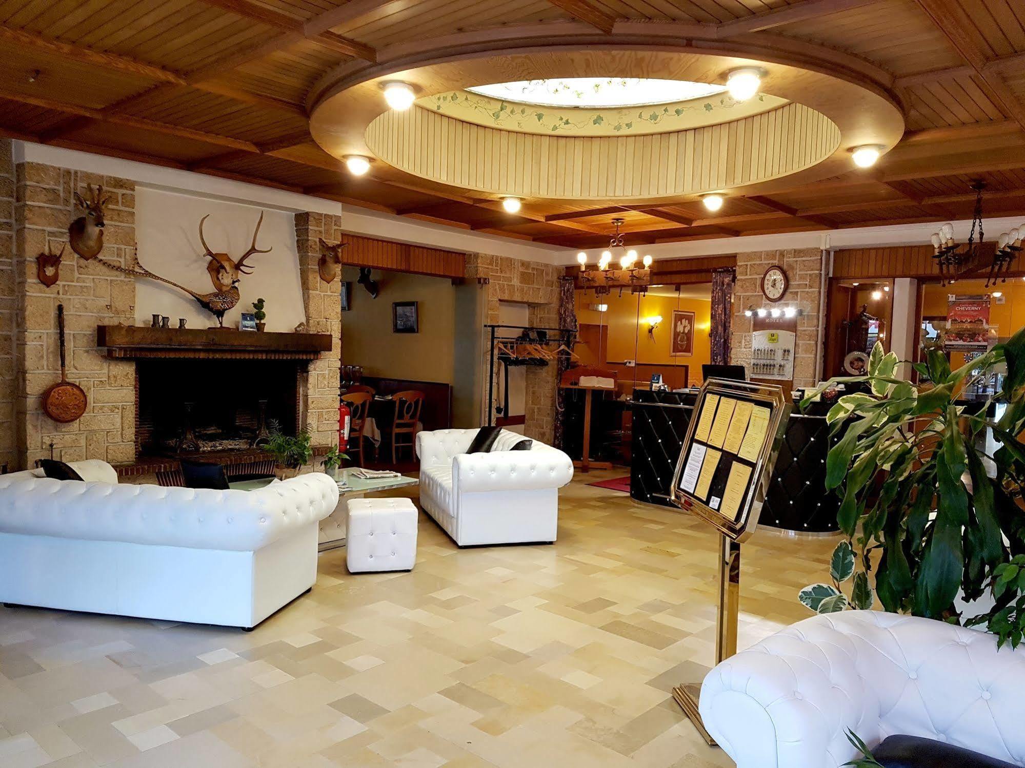 Logis Hotel Saint-Hubert Cour-Cheverny Εξωτερικό φωτογραφία